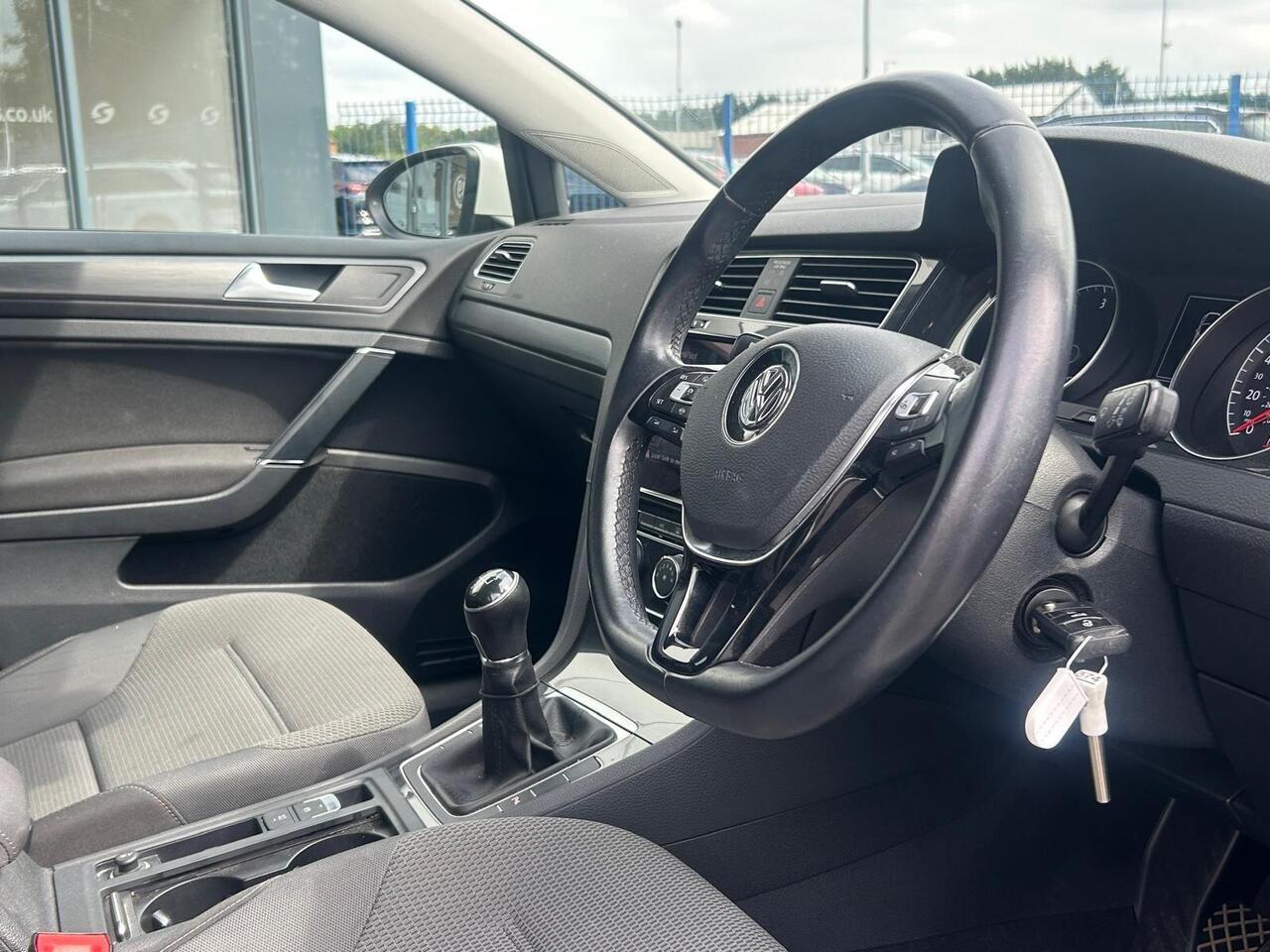 Volkswagen Golf GM68HHD