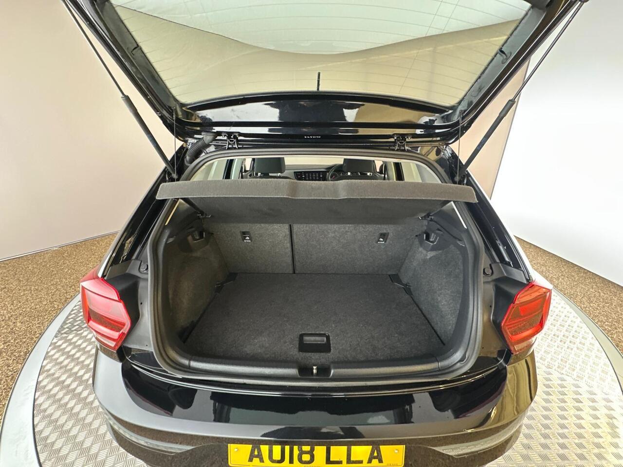Volkswagen Polo AO18LLA