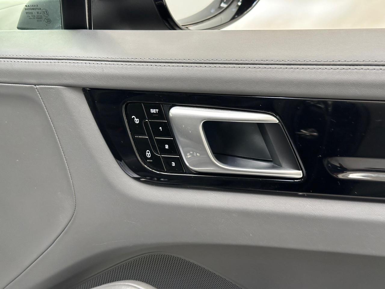 Porsche Cayenne AK18UXX