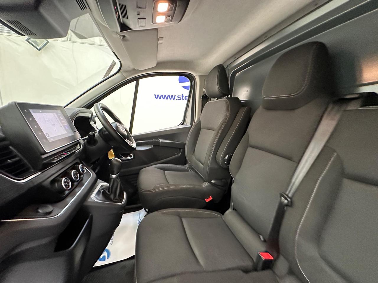Nissan Primastar DL72BWH