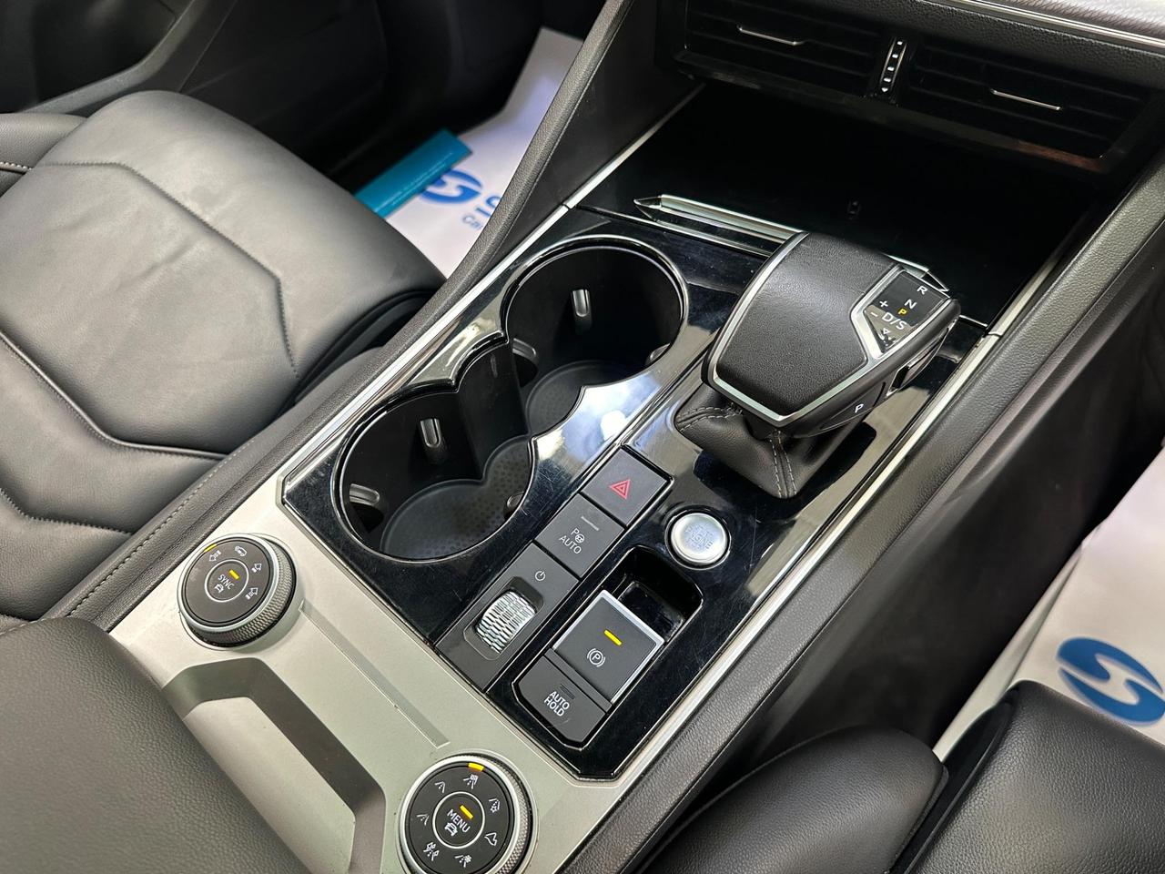 Volkswagen Touareg VK21UHB
