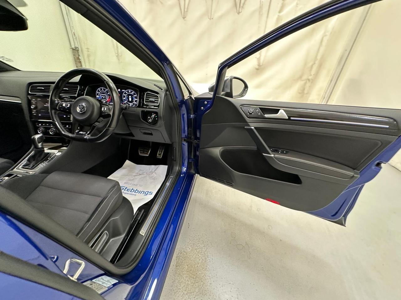 Volkswagen Golf YE70AZG