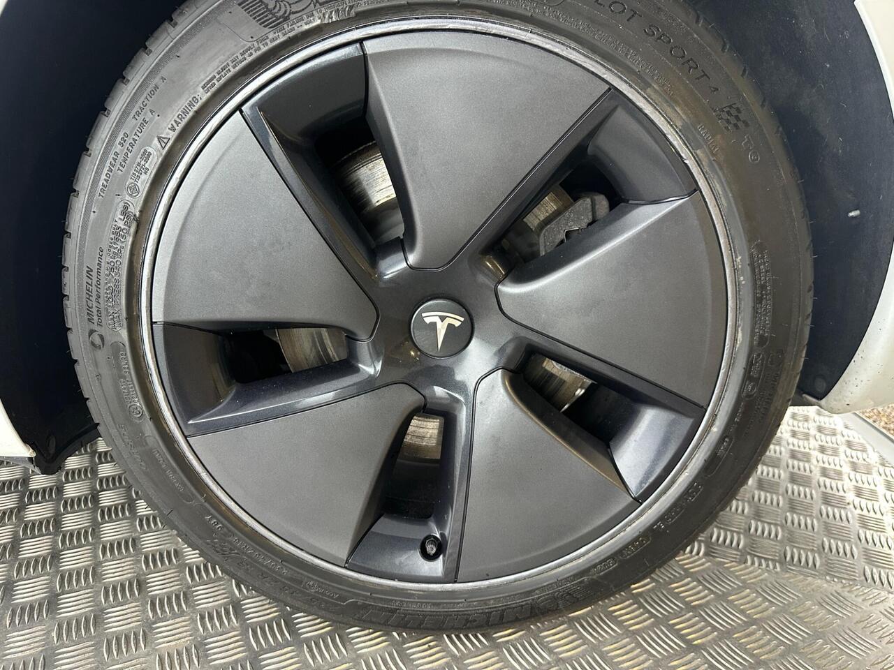 Tesla Model 3 AF72UVS