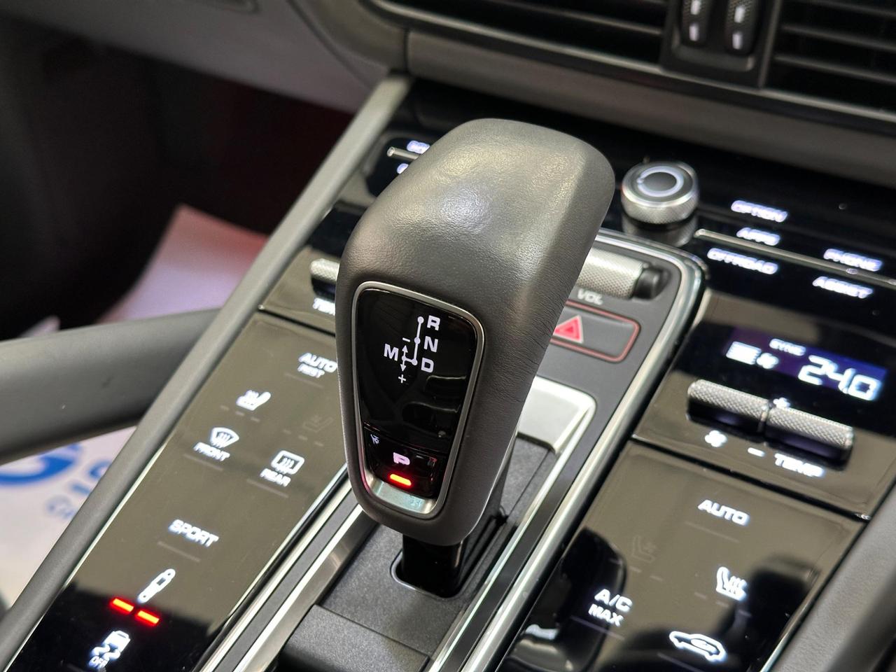 Porsche Cayenne AK18UXX