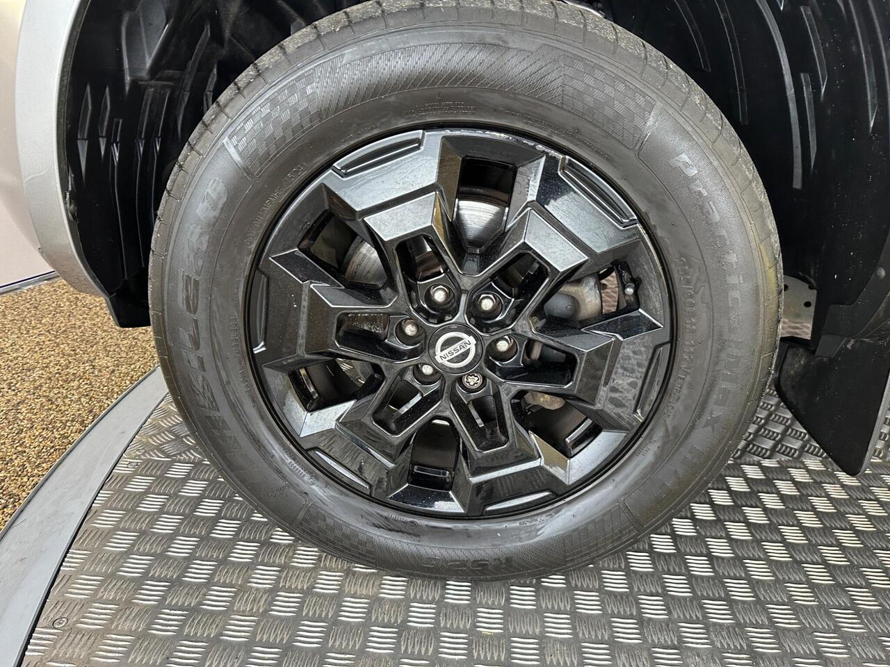 Nissan Navara SH21EBU