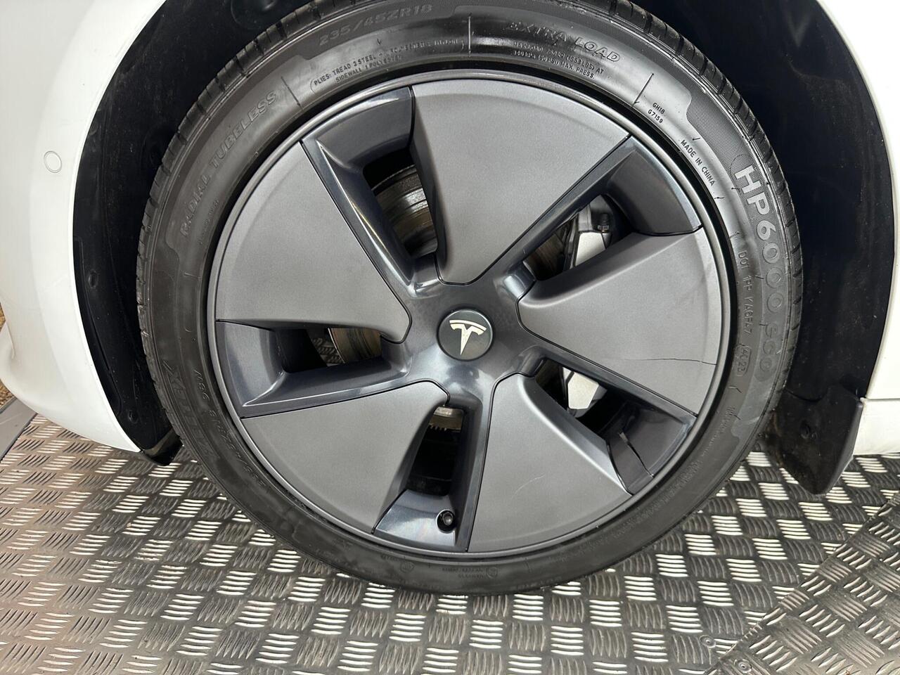 Tesla Model 3 AF72UXZ