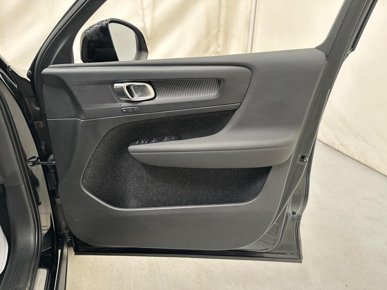 Volvo XC40 YM70MTZ
