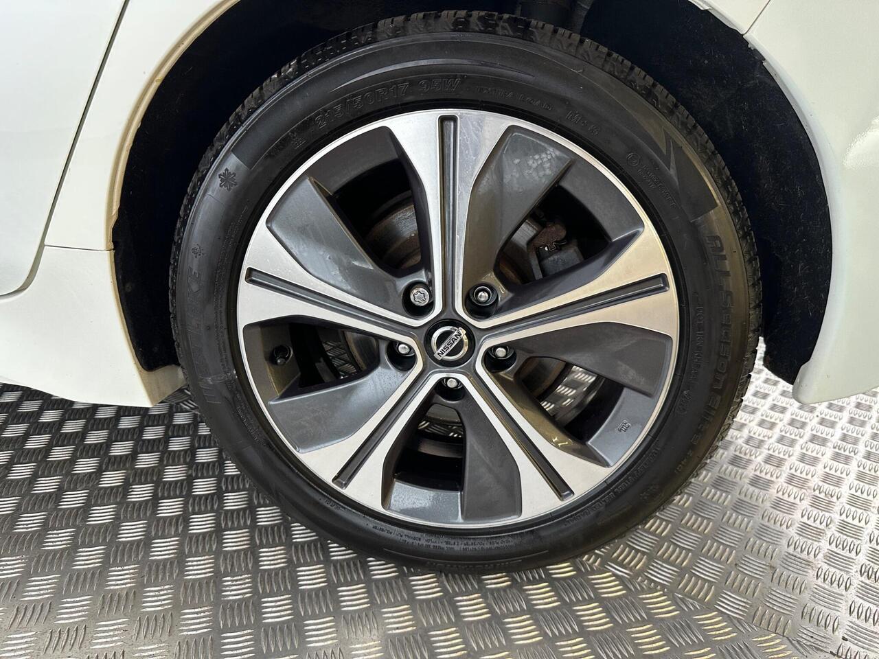 Nissan Leaf ST69WUU