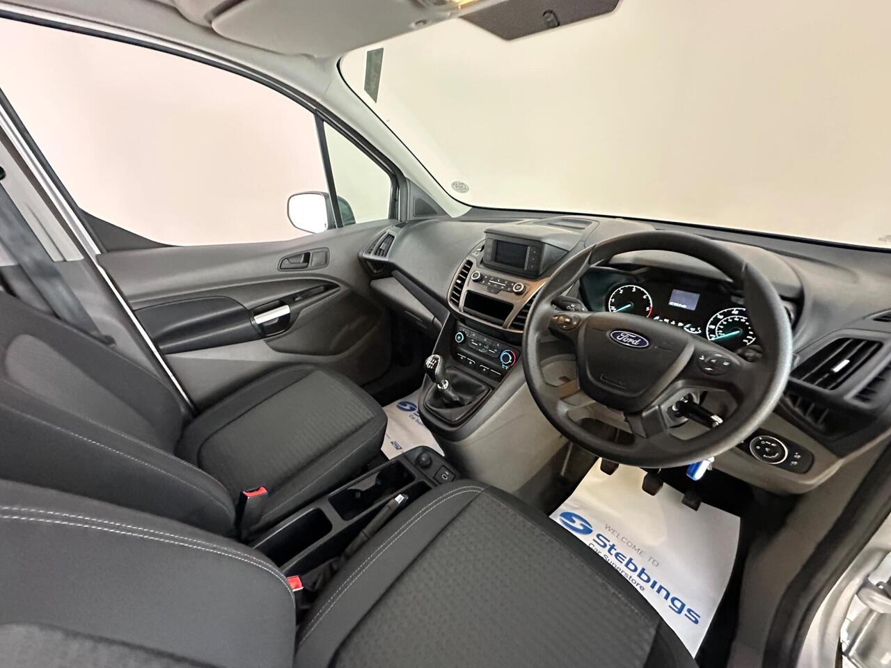 Ford Transit Connect YM22UNX