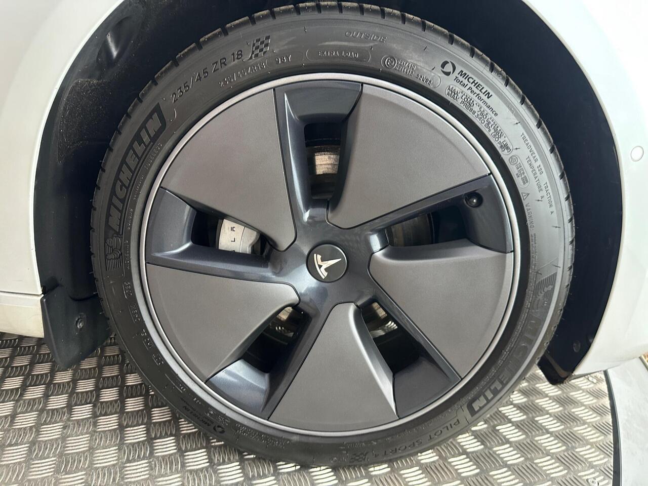 Tesla Model 3 AF72UVG