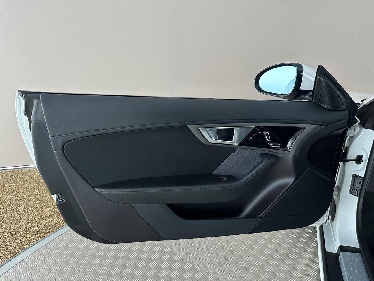 Jaguar F-Type HY64MHK