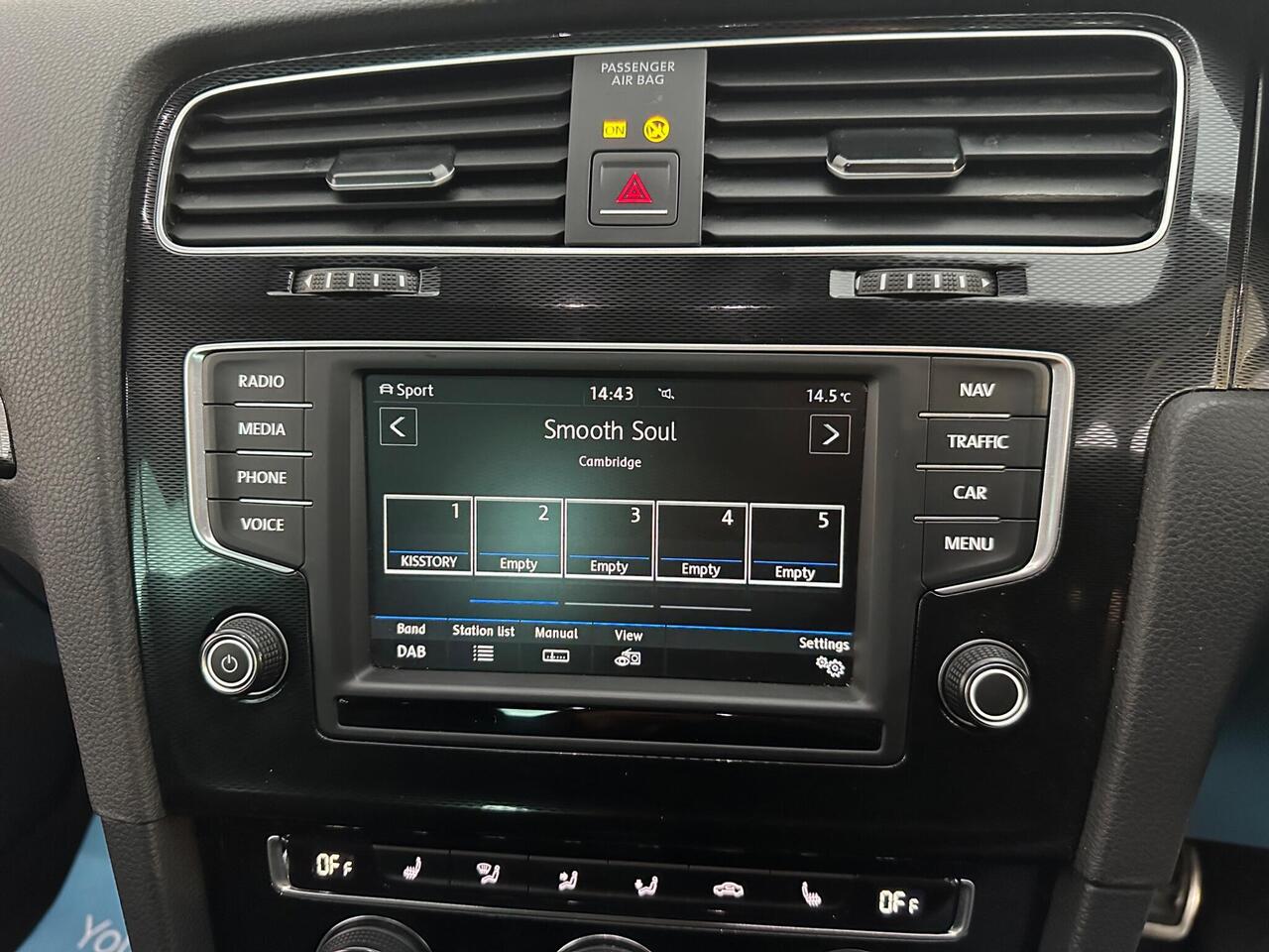 Volkswagen Golf DT66RVJ