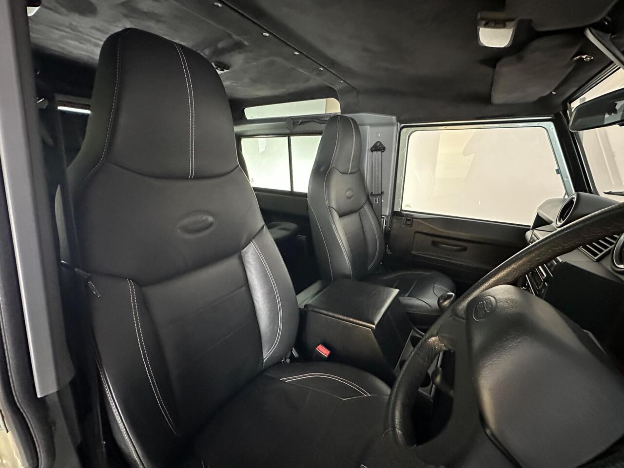 Land Rover Defender 90 GF65NXH