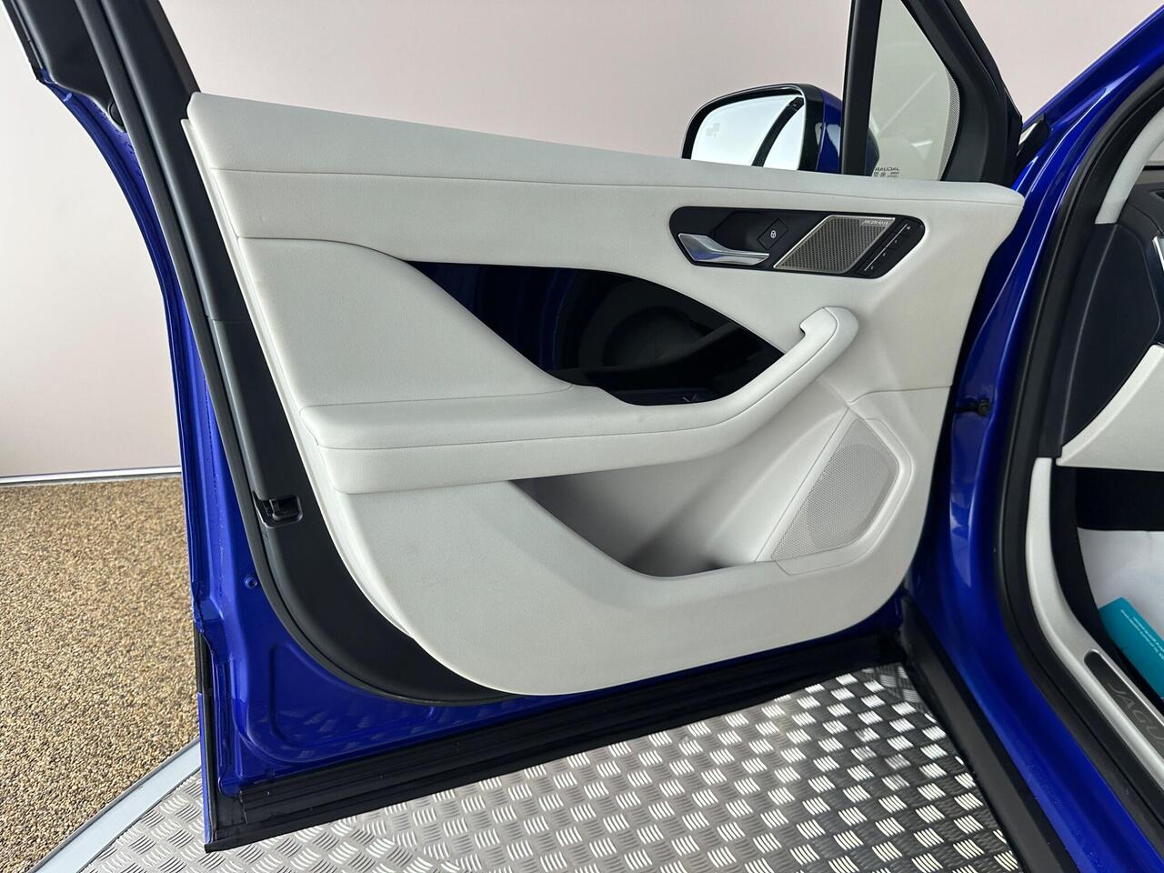 Jaguar I-PACE OE69KTP