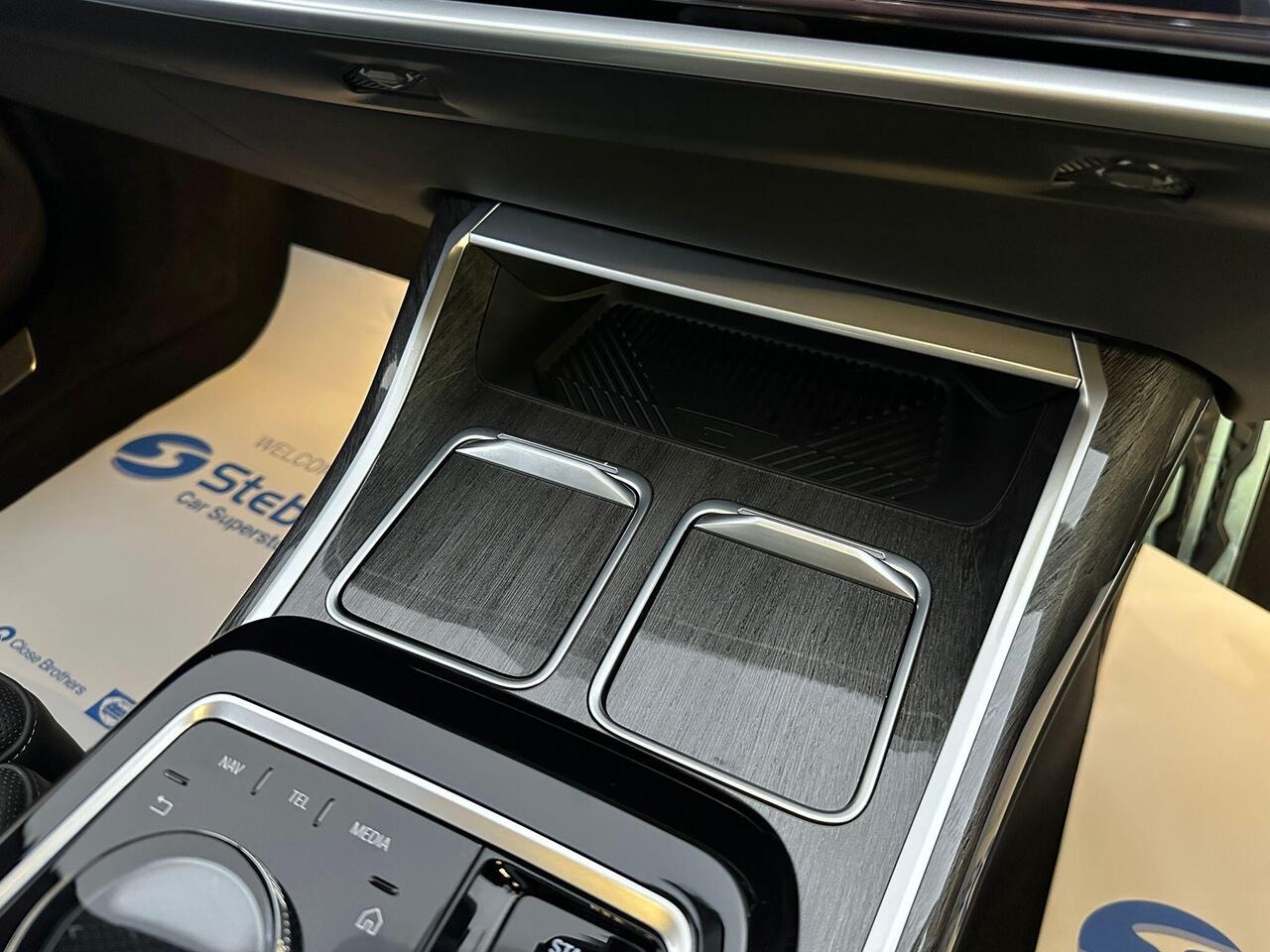 BMW i7 YF73FKE