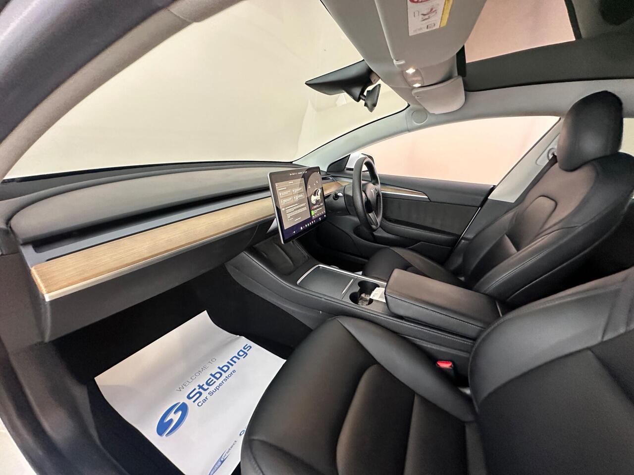 Tesla Model 3 AF72VRV