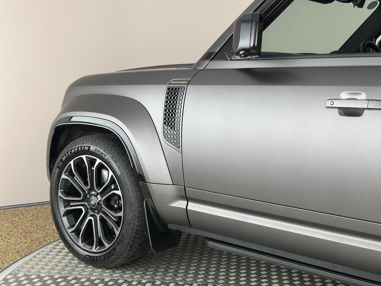 Land Rover Defender 110 FY25UTL