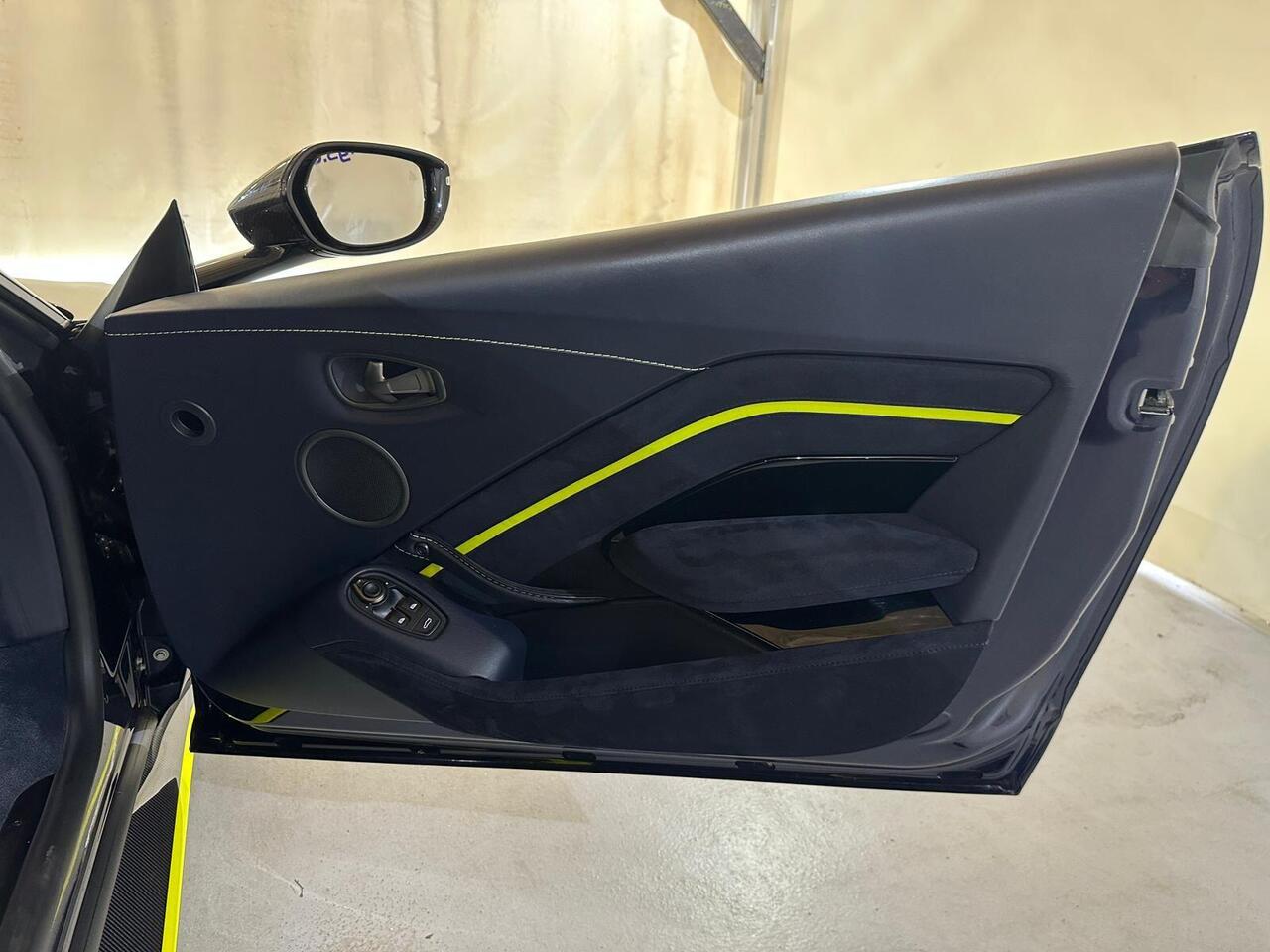 Aston Martin Vantage MV20UZG