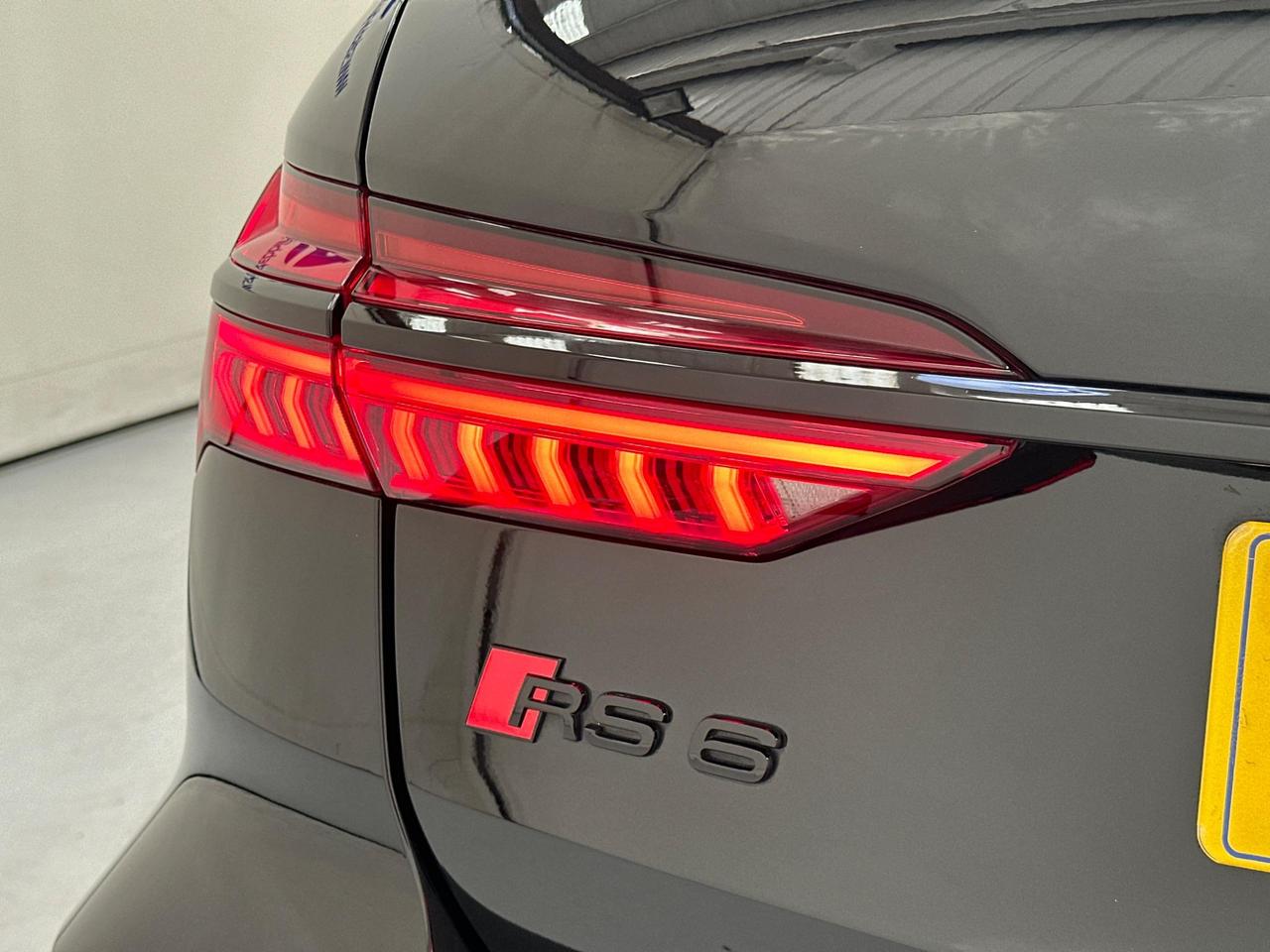 Audi RS6 Avant WU71CXE