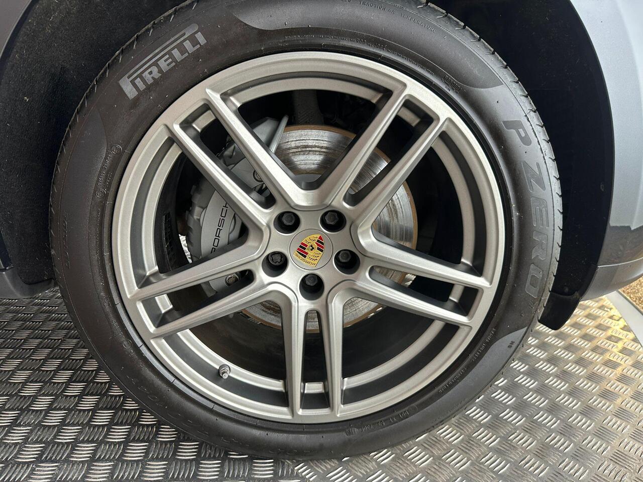 Porsche Macan AJ19VYM