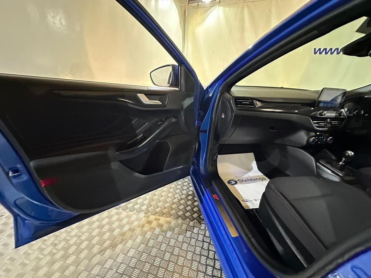 Ford Focus WJ68UUT