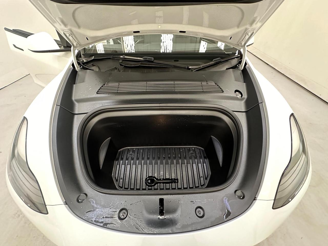 Tesla Model Y AJ22CZU