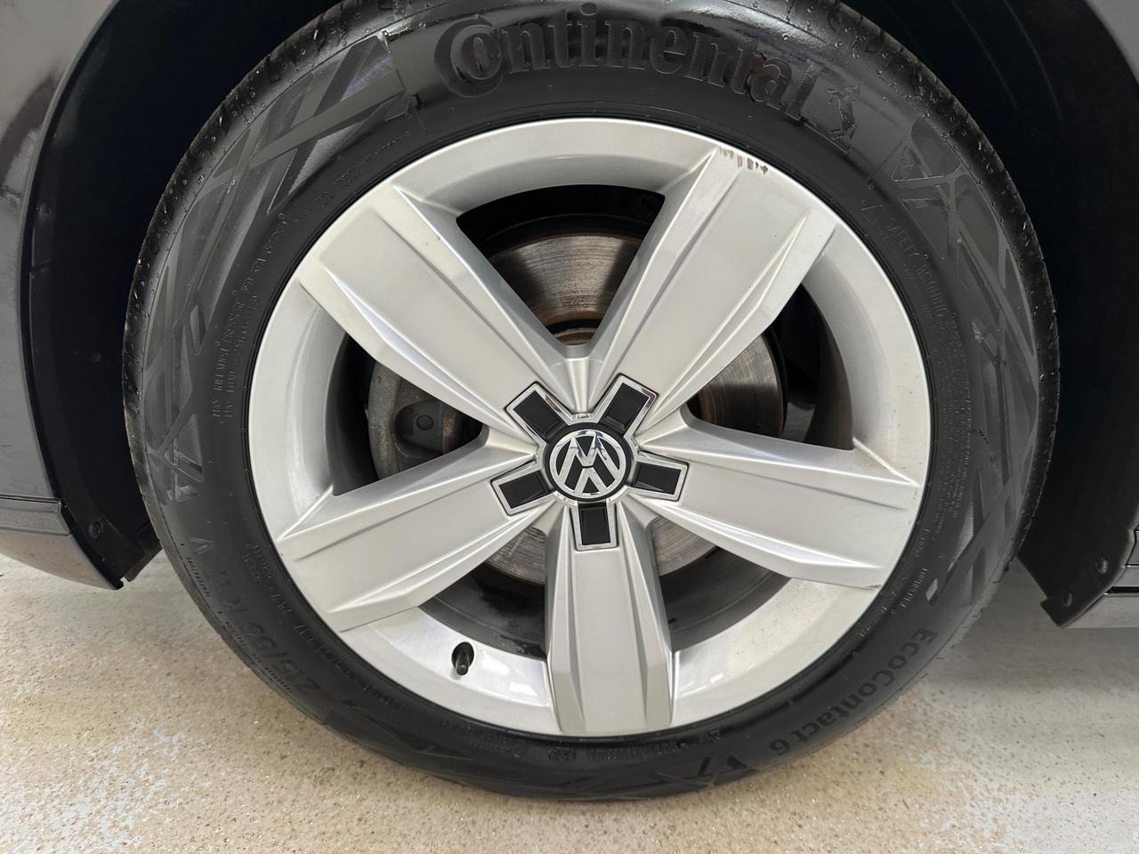 Volkswagen Passat VN69VMY