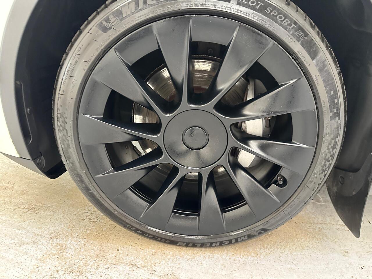 Tesla Model Y MW22ZYE