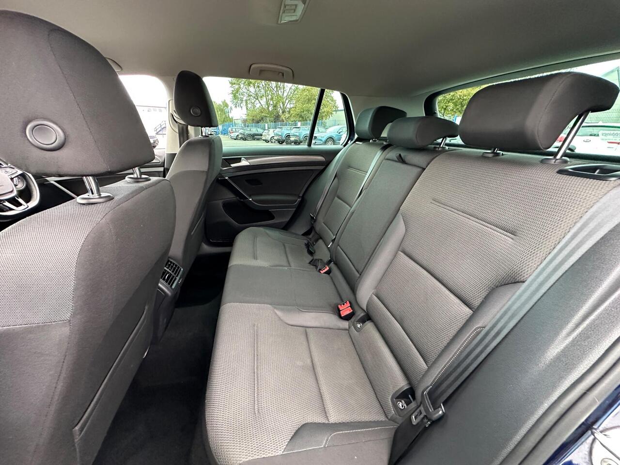 Volkswagen Golf VE69NKS