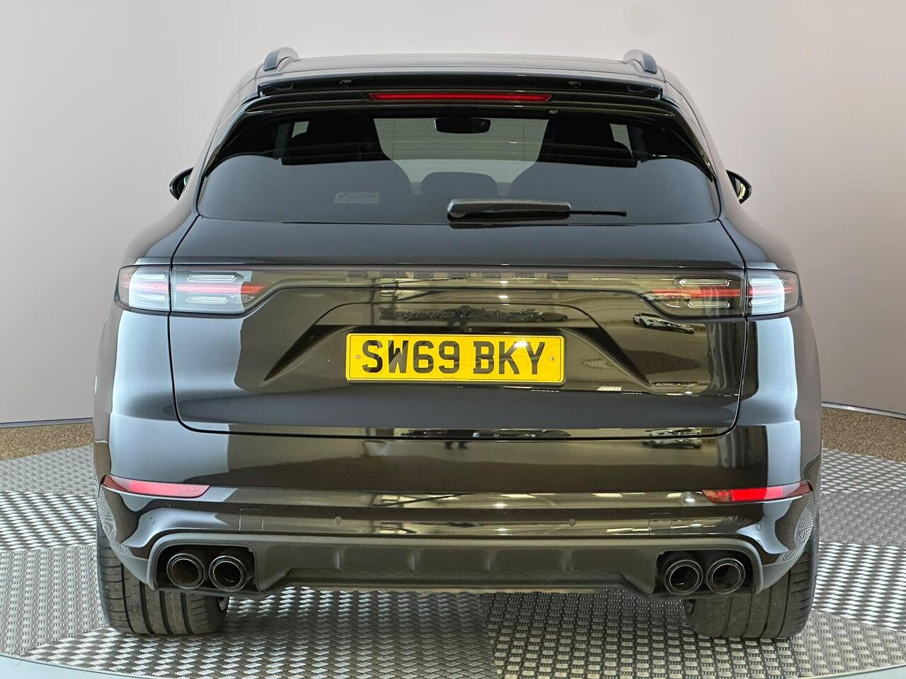 Porsche Cayenne SW69BKY