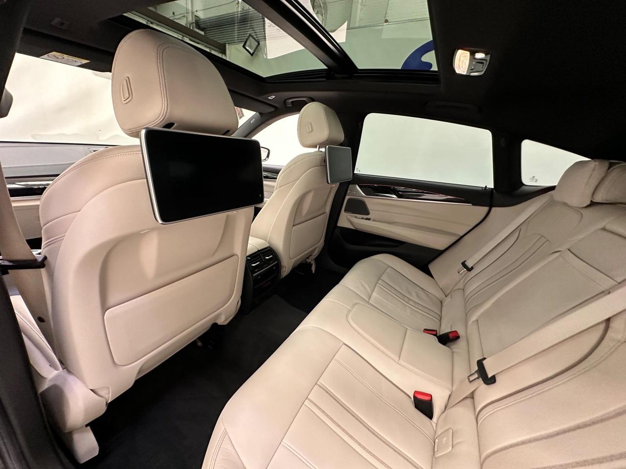 BMW 6 Series Gran Turismo YD68SYZ