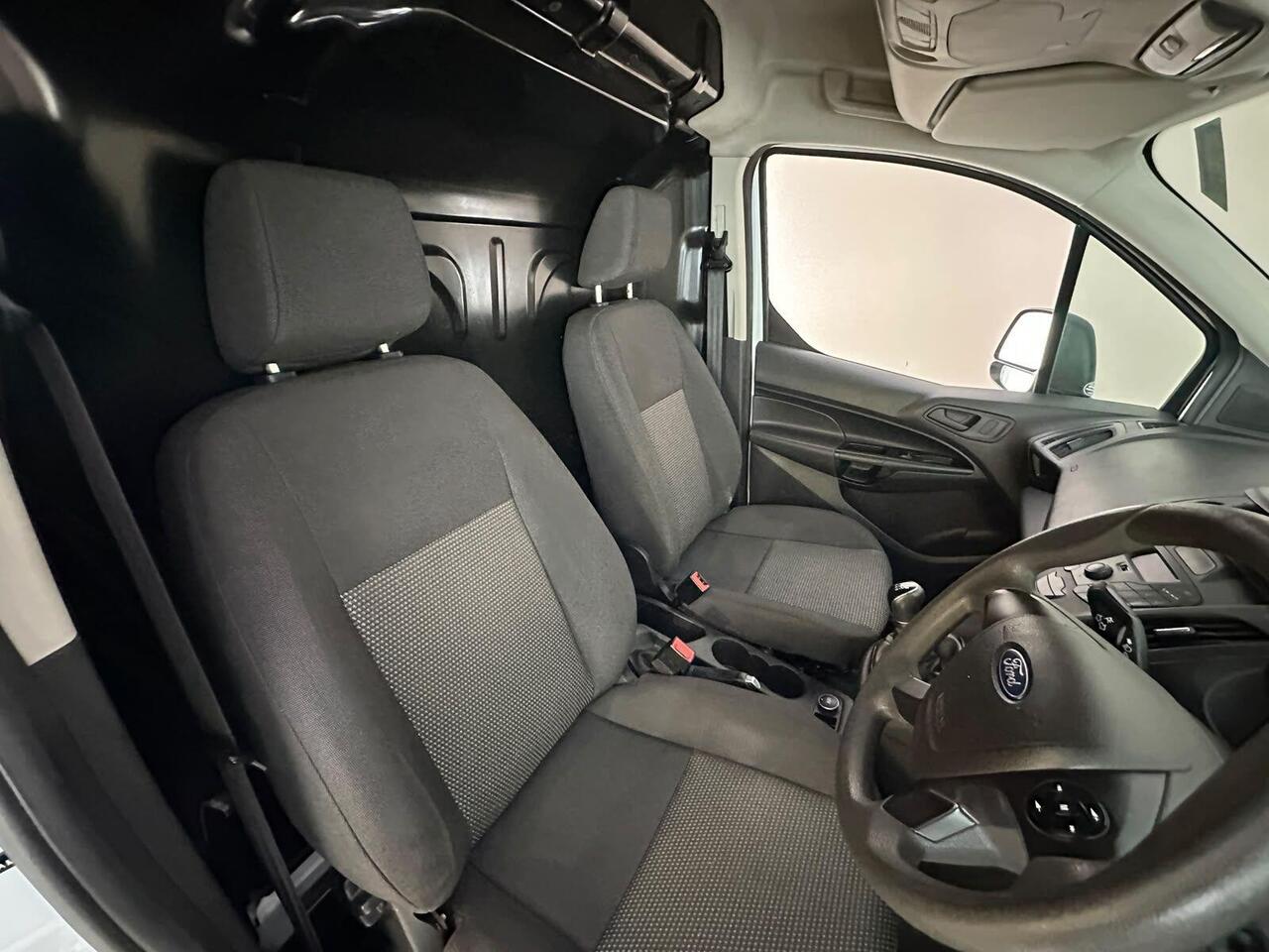 Ford Transit Connect YJ18YCY