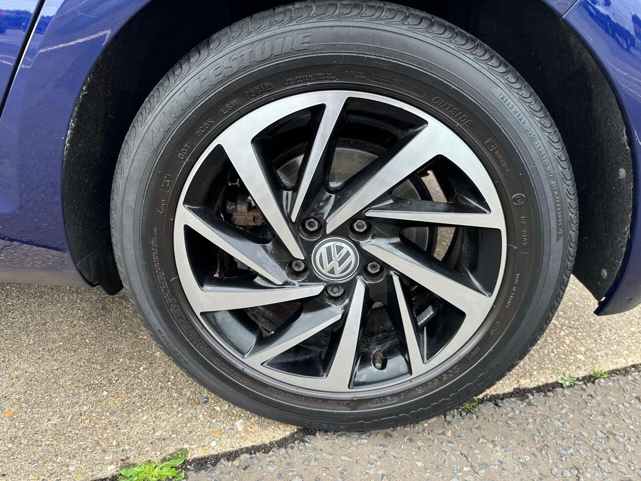 Volkswagen Golf VE69NKS