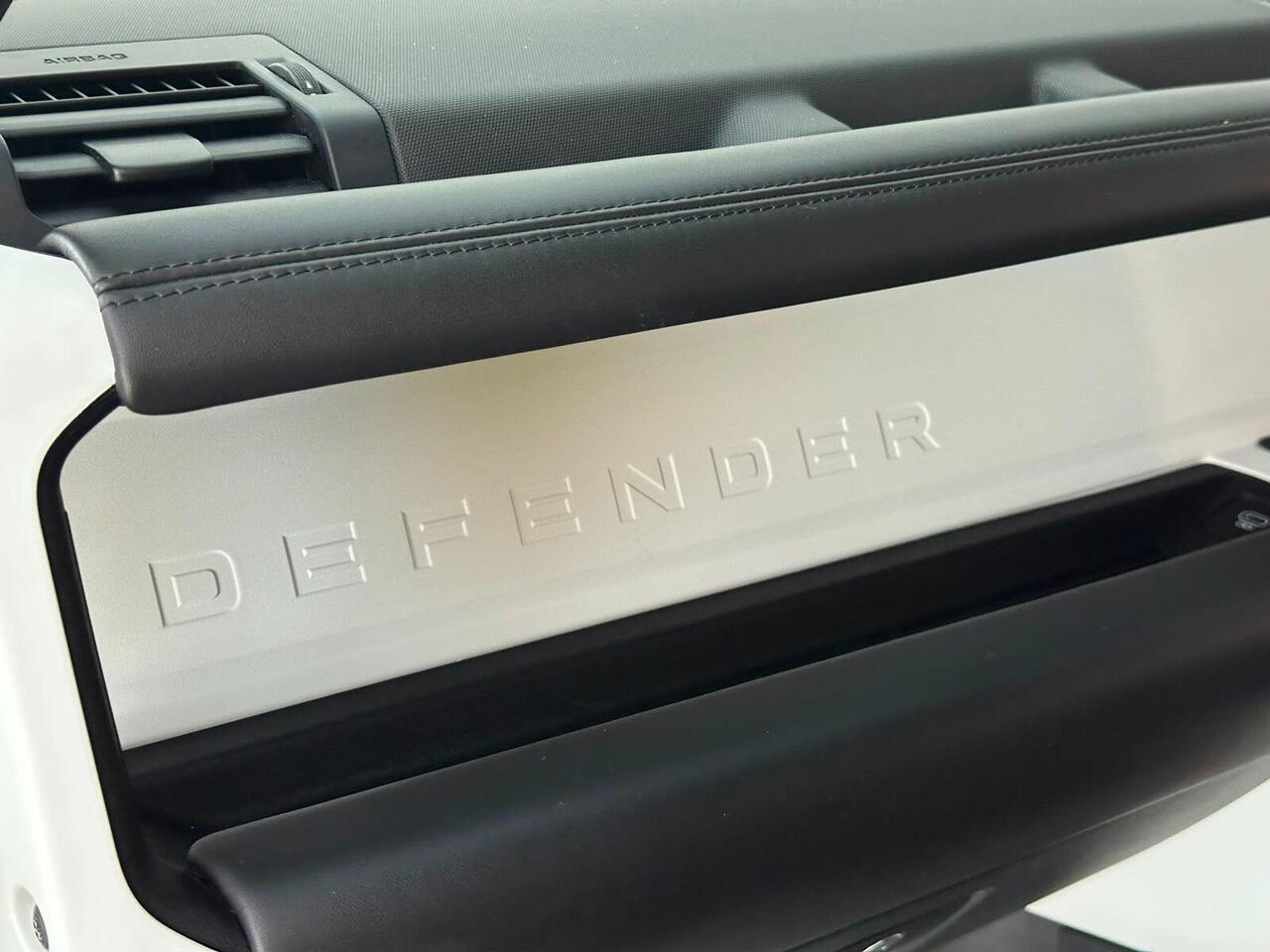 Land Rover Defender 110 FH71KKZ