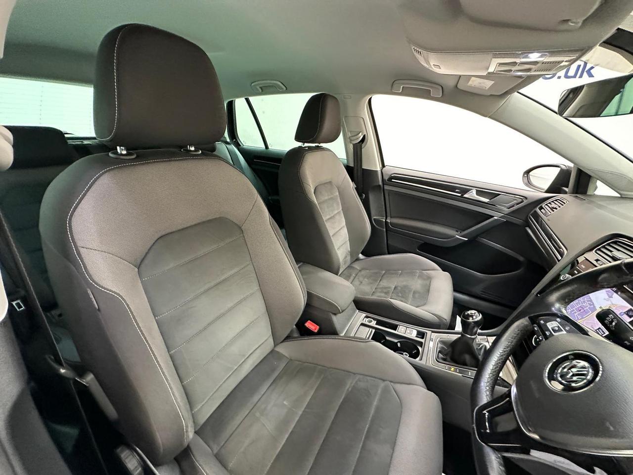 Volkswagen Golf MW67FMC