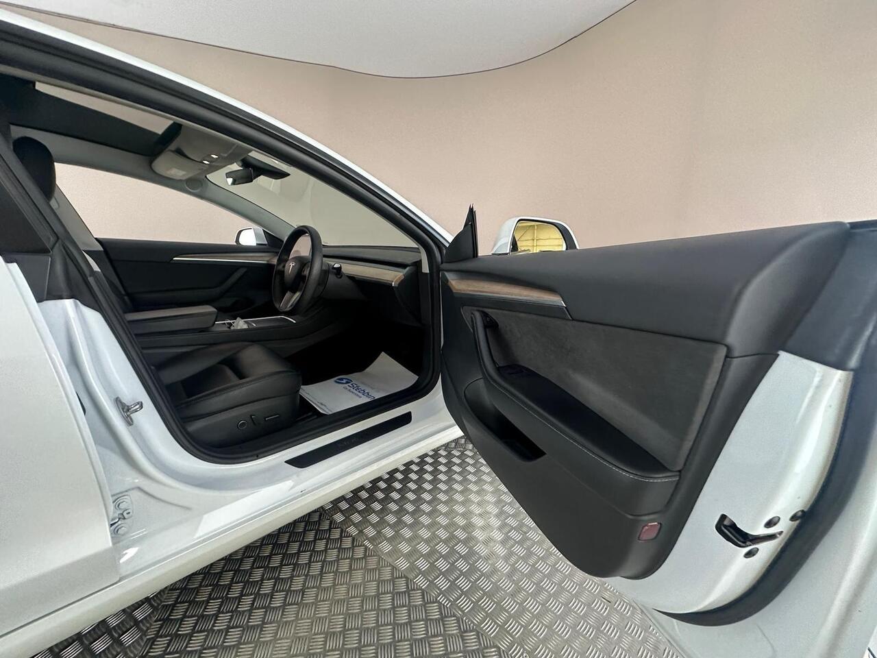 Tesla Model 3 AF72VNT