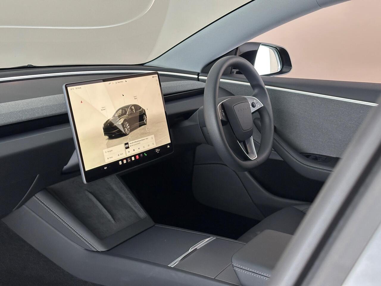 Tesla Model 3 LB74UKP