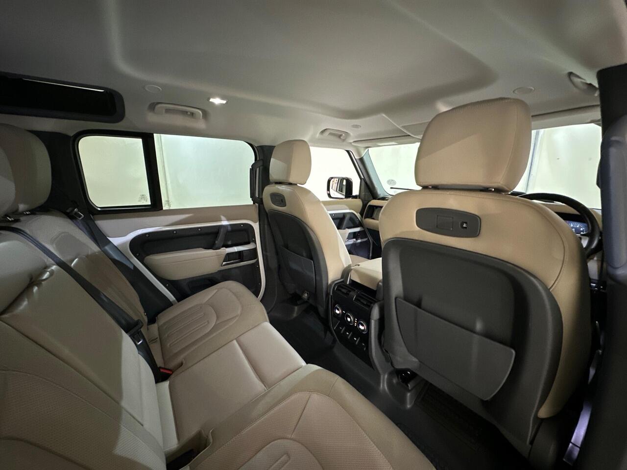 Land Rover Defender 110 OY20YDU