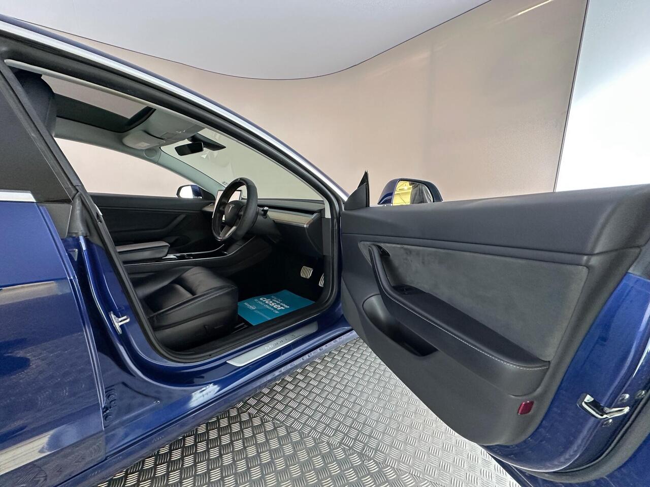 Tesla Model 3 YB69TZT
