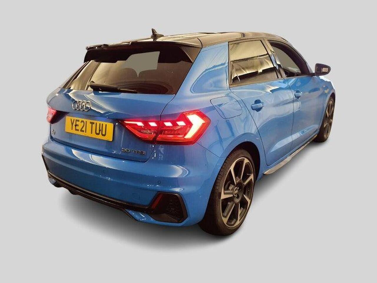 Audi A1 YE21TUU