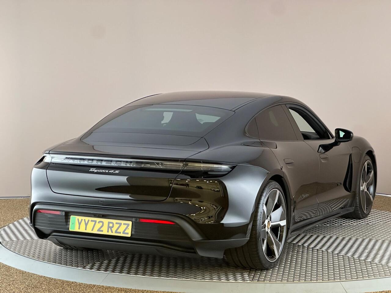 Porsche Taycan YY72RZZ