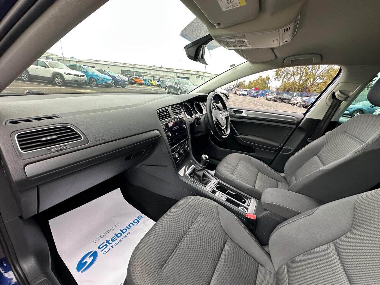 Volkswagen Golf VE69NKS