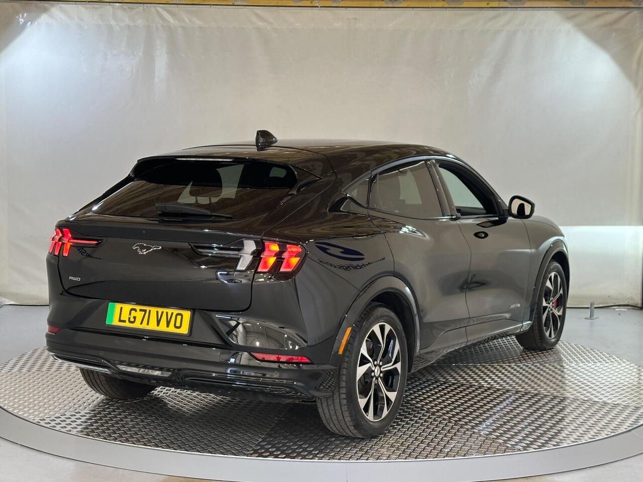 Ford Mustang Mach-E LG71VVO