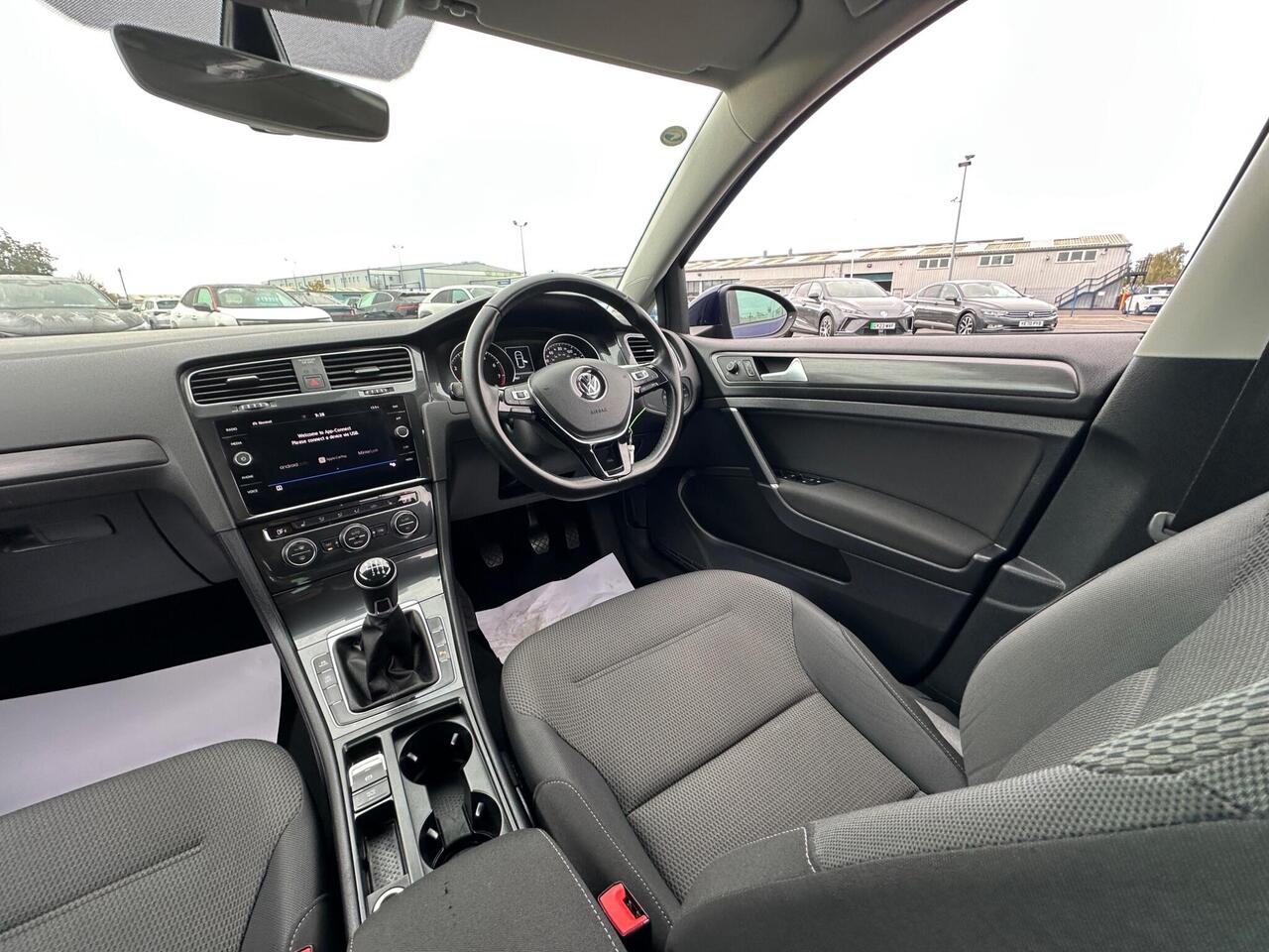 Volkswagen Golf VE69NKS