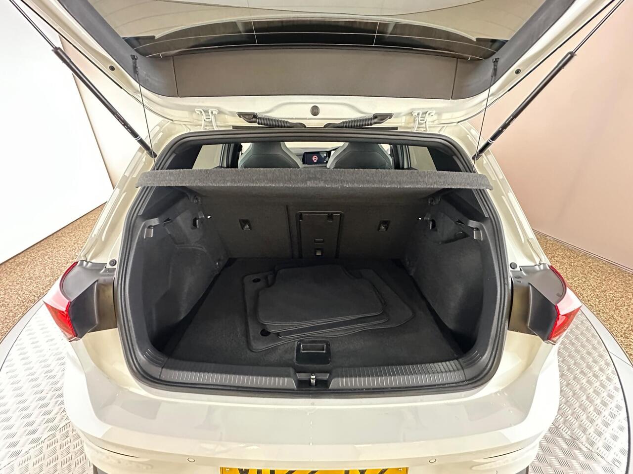 Volkswagen Golf VU22JYZ