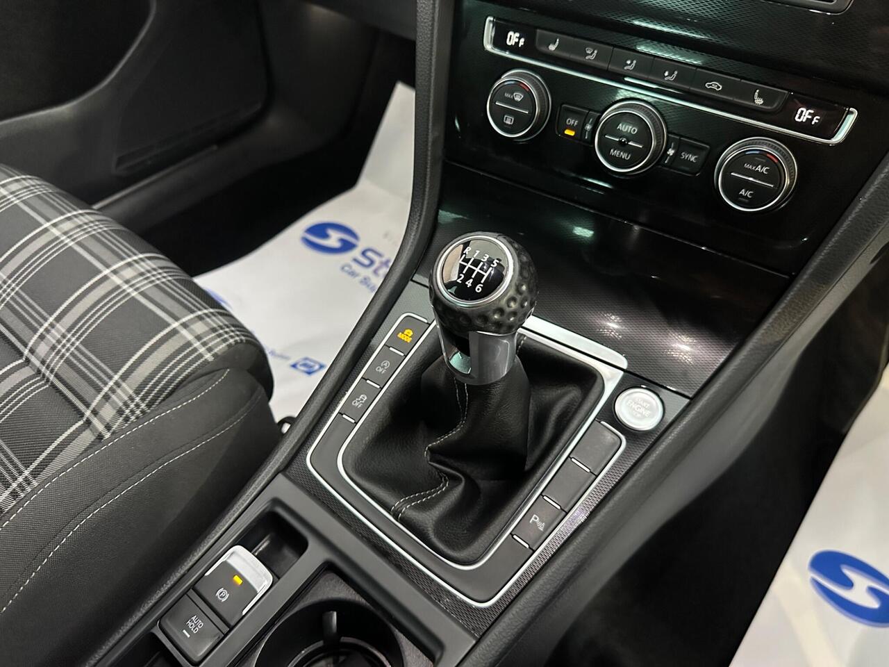 Volkswagen Golf DT66RVJ