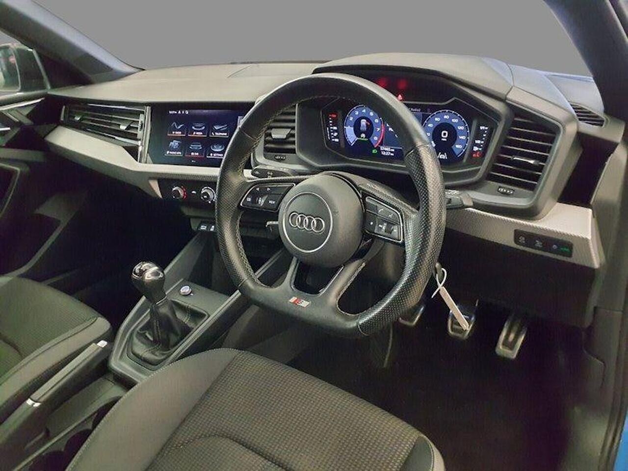 Audi A1 YE21TUU