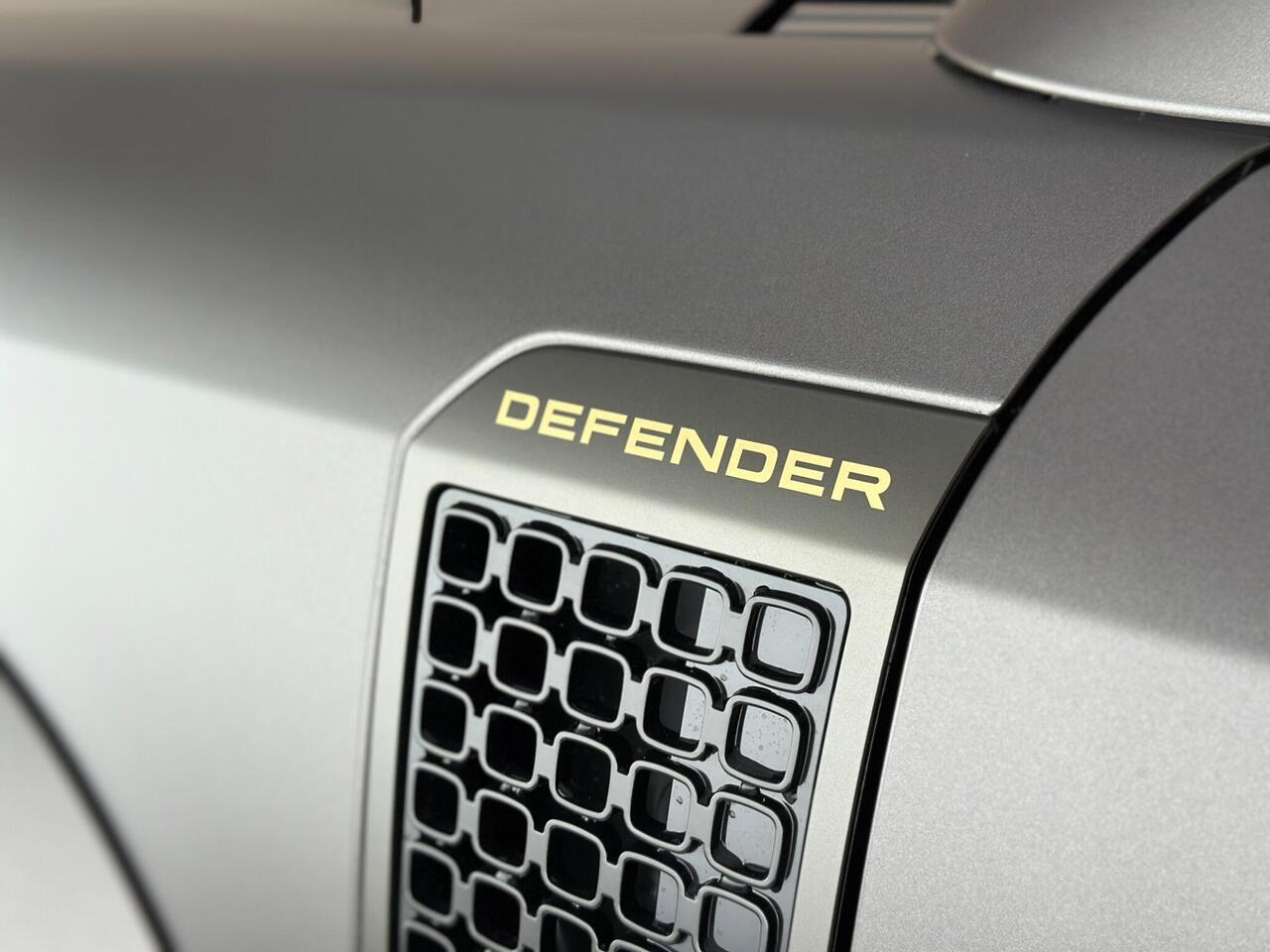 Land Rover Defender 110 FY25UTL