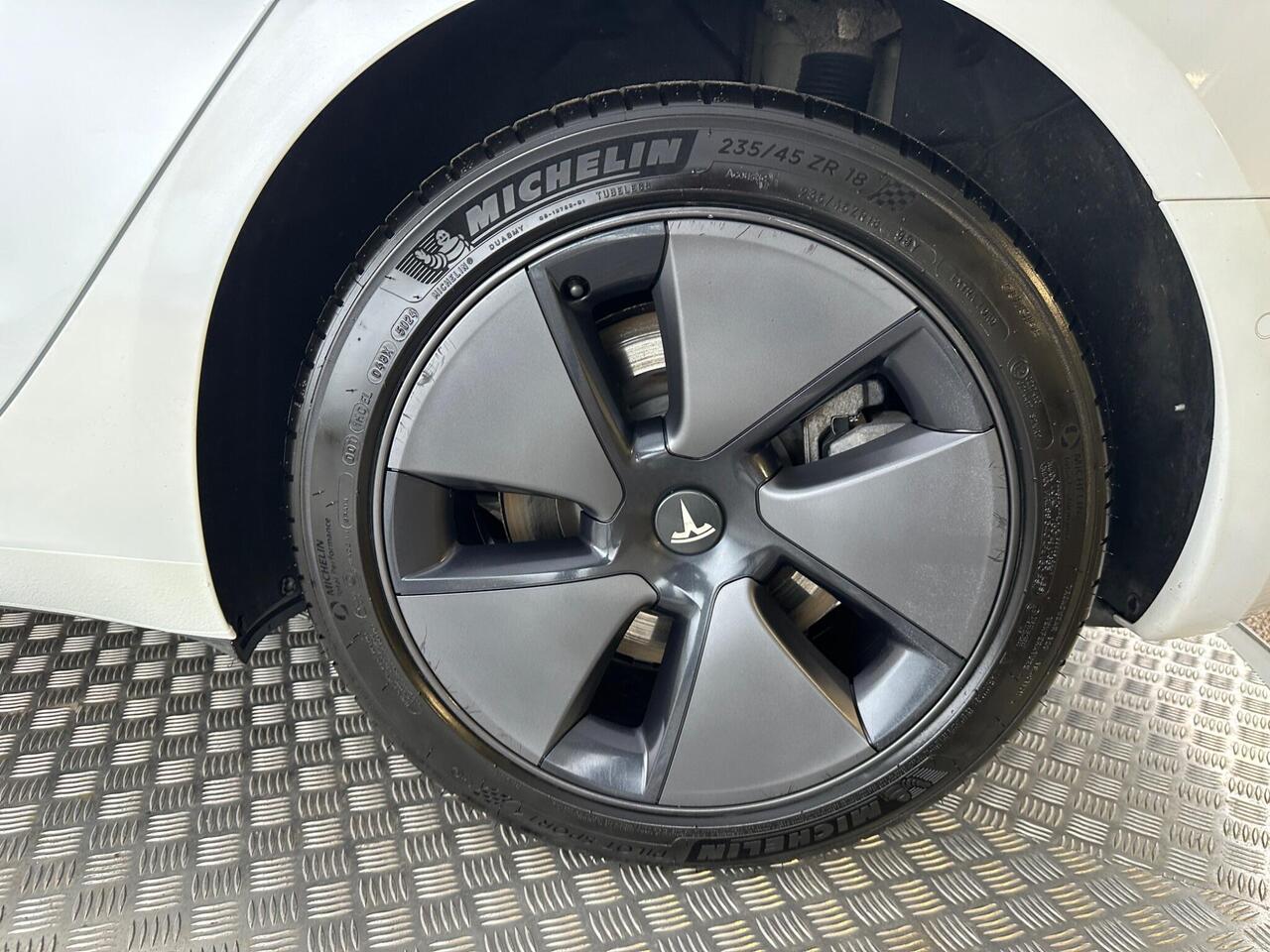 Tesla Model 3 AF72VMM