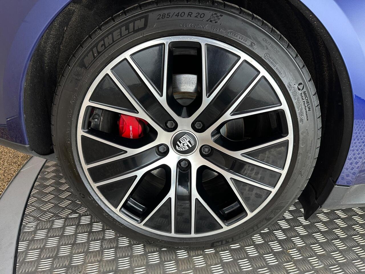 Porsche Taycan EJ22XKN